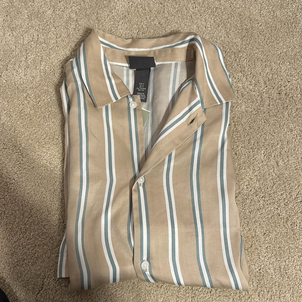 H&M collared button down - Picture 6 of 6